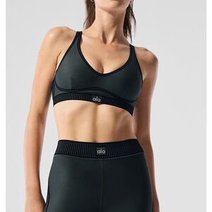 ALO Yoga Airlift Lineup Bra SMALL